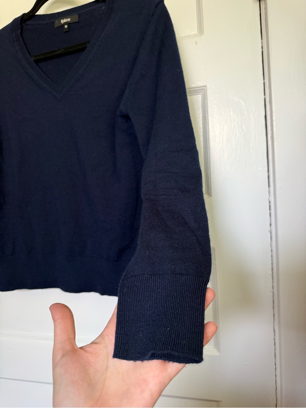 Quince Deep Navy V-Neck 100% Merino Wool Sweater Quiet Luxury Sz S - Picture 6 of 10